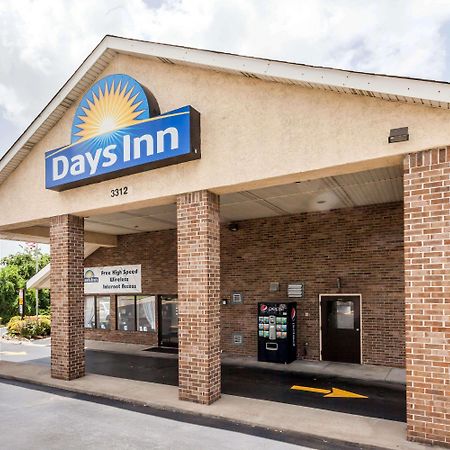 Days Inn By Wyndham Nashville N Opryland/Grand Ole Opry Exterior photo