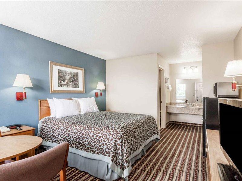 Days Inn By Wyndham Nashville N Opryland/Grand Ole Opry Exterior photo